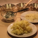 Картофель толчем, предварительно нужно слить всю воду