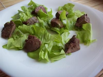 Сверху кладем куриную печень